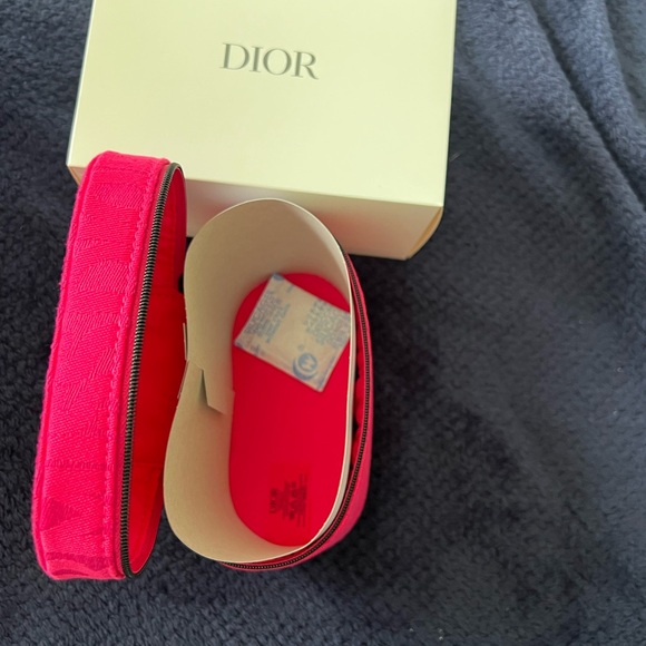 Dior Vibrant Pink Cosmetic Case - Picture 3 of 3